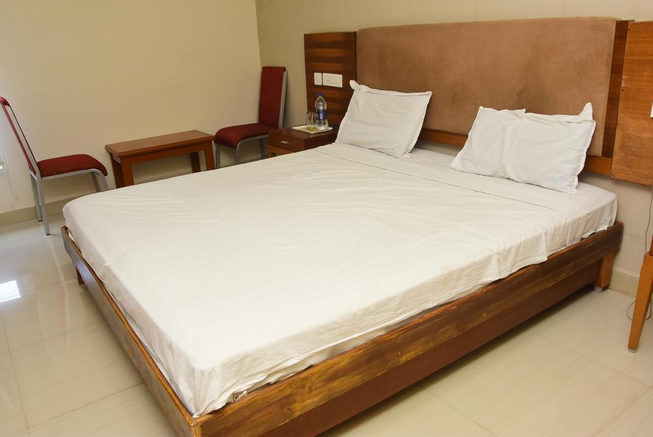 Hotel Krishna Residency Майладутурай Екстериор снимка